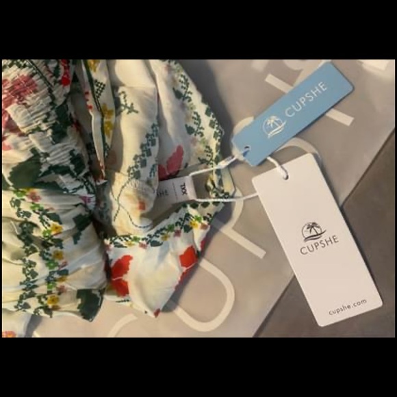 New with tags CUPSHE strapless dress- super cute! - Picture 3 of 5